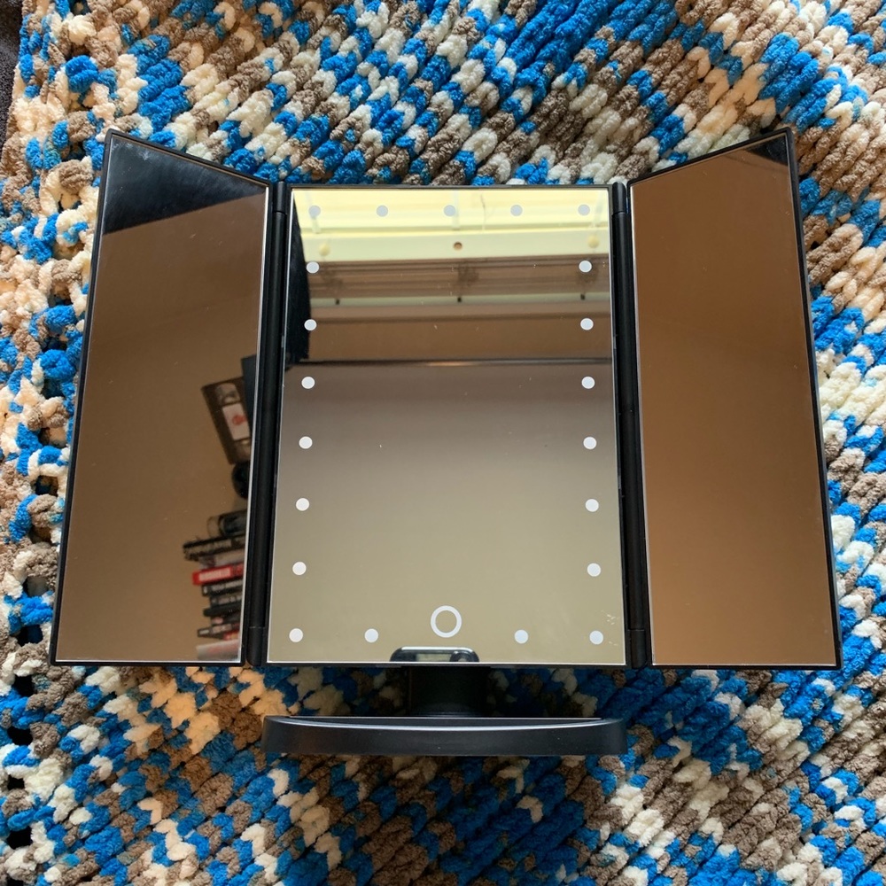 TOUCH TRIFOLD MAKEUP MIRROR impressions vanity